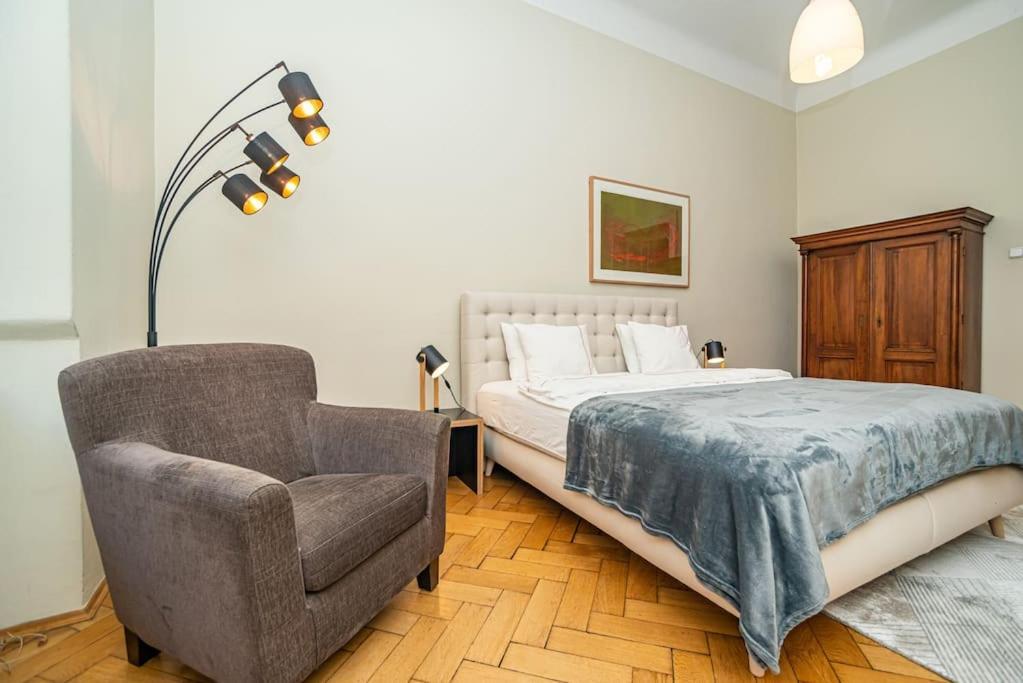 Large And Modern Apartment In The Heart Of Praha Exteriér fotografie